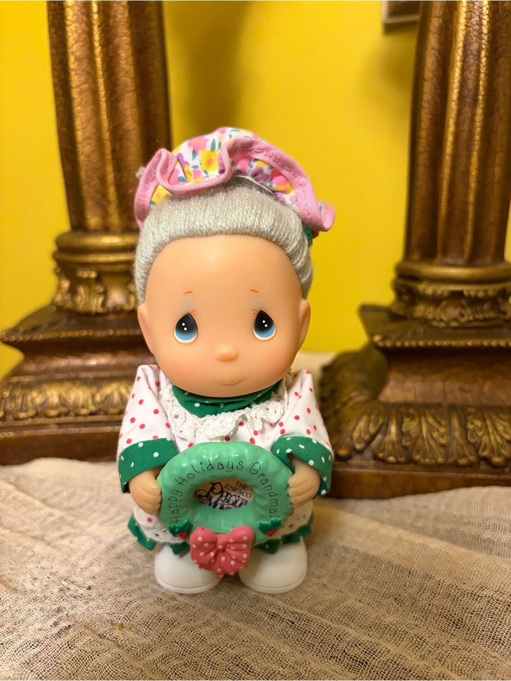 Vintage 1997 Enesco Precious Moments Happy Holidays Grandma Doll Wreath